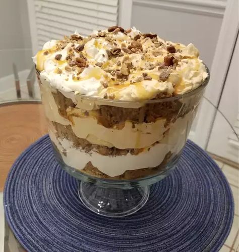 Carrot Cake Trifle, Cake Trifle, Pumpkin Trifle, Jar Desserts, Desert Ideas, Trifle Dish, Easy Gluten Free Desserts, Chocolate Trifle, Trifle Desserts