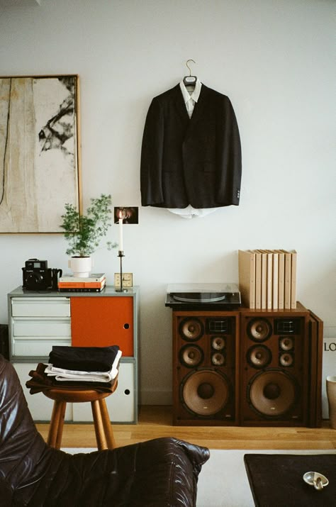 Deon Hinton, Massimo Dutti Man, Harlem Apartment, Boho Inspired Home, Exterior Aesthetic, Wall Chair, Modern Maximalist, Snug Room, Men Apartment