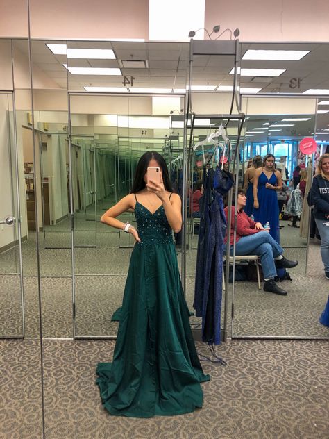 Green Dress Prom, Teen Prom, Green Prom Dresses, High School Dance, Prom 2023, Junior Prom, Jr Prom, Green Prom, Green Bridesmaid