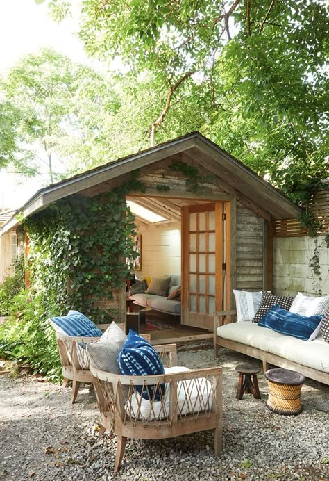 Rustic Home Offices, Office Shed, Cozy Home Office, Outdoor Living Rooms, Backyard Office, Backyard Sheds, Backyard Shed, Shed Ideas, Shed Design