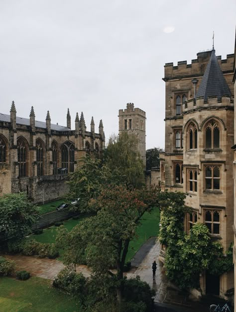 Boarding School Aesthetic, School Dr, Oxford University, Dark Academia Aesthetic, School Aesthetic, Boarding School, Academia Aesthetic, Book Aesthetics, Study Motivation