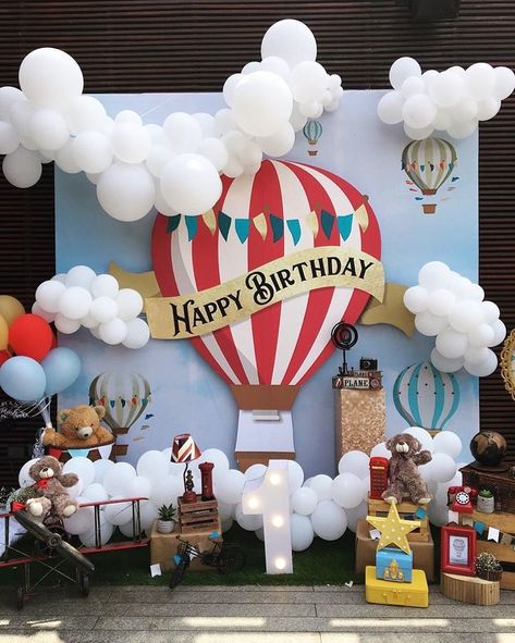 Airplane Birthday Backdrop, Air Balloon Party Theme, First Birthday Party Backdrop, Party Theme Decorations, First Birthday Backdrop, Airplane Birthday Party Decorations, Birthday Theme Decoration, Idee Babyshower, Boy Birthday Decorations