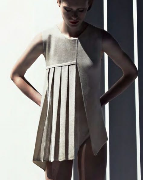 Stoll Trend Collection S/S 2013, Architectural Knits. via Knitting Industry Architectural Fashion, Sculptural Fashion, Mode Tips, Geometric Fashion, Couture Mode, Architecture Fashion, Looks Style, Mode Inspiration, Fashion Details