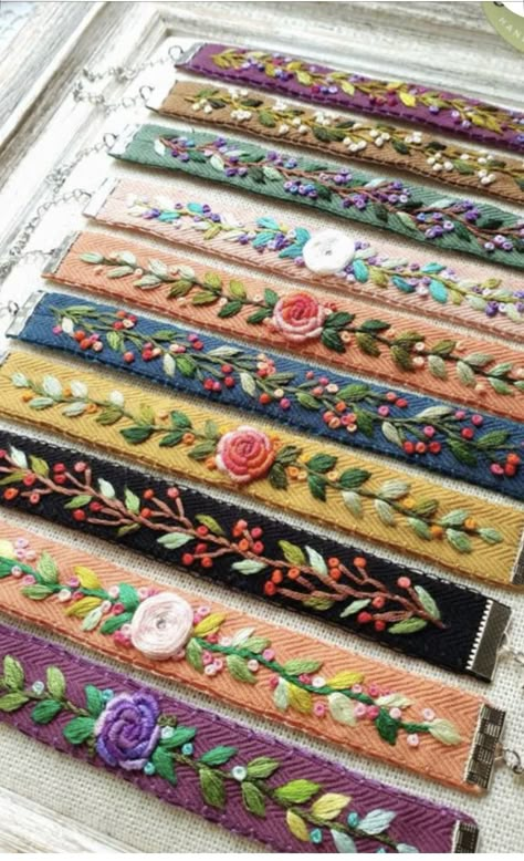 Seetha Ramam, Thread Craft, Fabric Cuff Bracelet, Embroidered Bracelet, Embroidery Bracelets, Diy Embroidery Designs, Bracelet Craft Diy, Felt Embroidery, Hand Embroidery Projects