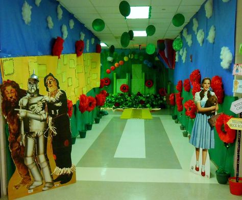 Wizard of Oz decorations Wizard Of Oz Decorations, Wizard Of Oz Diy, Oz Decorations, Wizard Of Oz Play, Wizard Of Oz Musical, Wizard Of Oz Decor, Homecoming Floats, Homecoming Themes, Homecoming Week