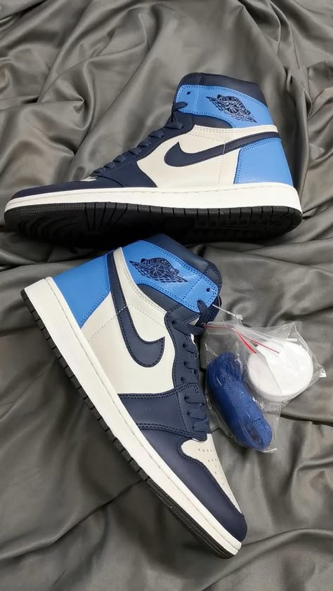 Sepatu Air Jordan, Teenage Things, Famous Fashion Brands, Nike Shoes Girls, Jordan Shoes Girls, Sneakers Jordans, Nike Jordan Retro, All Nike Shoes, Shoes Sneakers Jordans