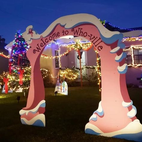 Diy Welcome To Whoville Arch, Whoville Cubicle Decorations, Grinch Cubicle, Outdoor Grinch Decorations, Whoville Christmas Decorations Diy, Grinch Yard Decorations, Who Ville, Whoville Christmas Decorations, Diy Grinch