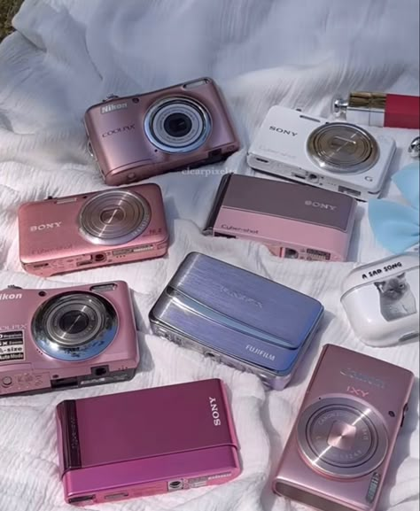 Cute Cameras, Digi Camera, Vintage Digital Camera, Cute Tech, Film Camera Photography, Tech Aesthetic, Cute Camera, Camera Aesthetic, Retro Gadgets