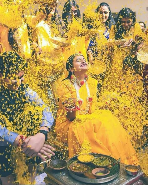 Haldi Ceremony Photoshoot Ideas, Haldi Ceremony Photography, Haldi Pictures, Mehendi Pictures, Haldi Pics, Haldi Photography Ideas, Haldi Photos, Haldi Shoot, Haldi Pose