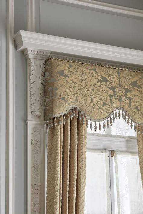 Classical Curtains Design, Victorian Drapes, Victorian Curtain, Curtain Decor Ideas, Latest Curtain Designs, Luxury Curtains Living Room, Luxury Window Treatments, Victorian Curtains, Fancy Curtains