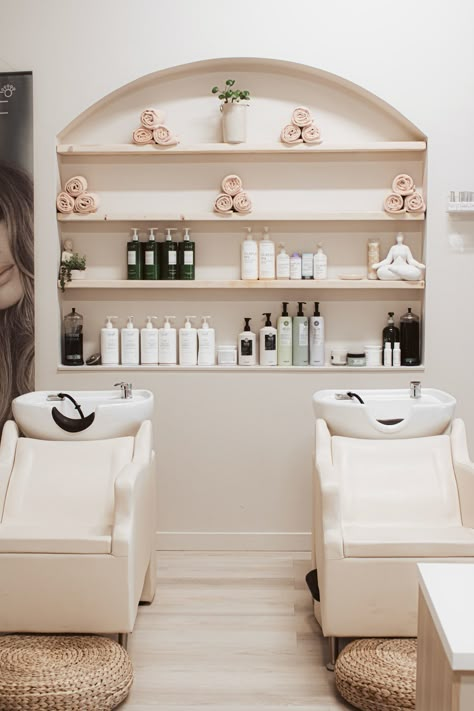 Hair Salon Back Wash, Small Salon And Boutique Ideas, Salon Interior Design Neutral, Back Wash Area Salon, Beige Beauty Salon Aesthetic, Hair Salon Back Bar Ideas, Beauty Bar Salon Ideas Luxury, Hair Salon Wash Station Ideas, Minimal Salon Design