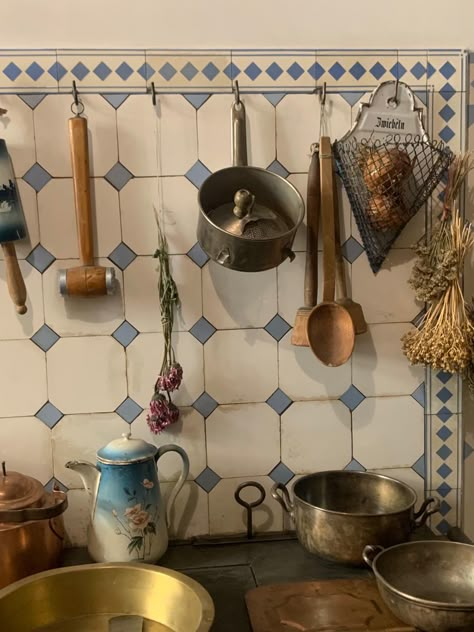 1920s kitchen latvia Aesthetic Kitchen Inspiration, Aesthetic Kitchen Minimalist, Vintage French Kitchen Country Style, 1960 Interior Design 1960s Kitchen, Vintage Kitchen Apartment, Vintage Italian Kitchen Aesthetic, 1920 Kitchen Design, 1920s Kitchen Vintage, Kitchen Aesthetic Vintage