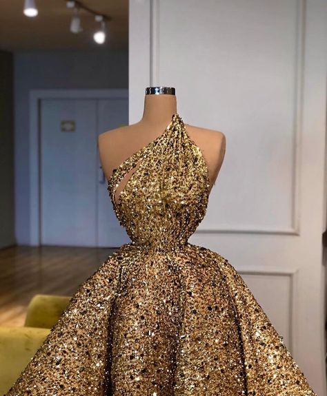 Award Night Outfit, Gold Gowns Elegant, Gold Gowns Elegant Classy, Wedding Dress For Plus Size, Gold Ballgown, Gold Gowns, Valdrin Sahiti, Dress For Plus Size, Ballgown Wedding Dress