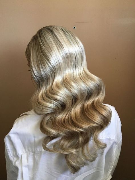 10 Elegant Ways To Style Wavy Hair for Your Wedding Hairstyle Bridesmaid, Gatsby Hair, Blonde Waves, Spring Hair Color, Finger Waves, Wedding Hair Inspiration, Hair Collection, Bridal Hair And Makeup, Wedding Hair And Makeup