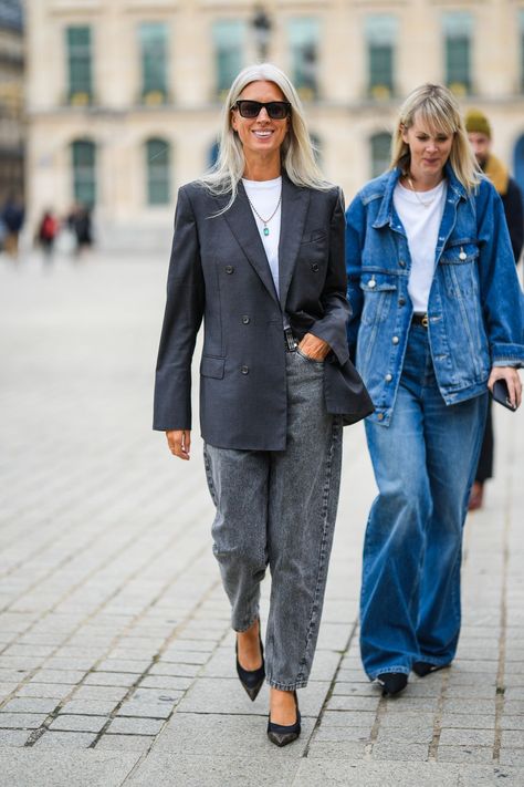 best monochromatic outfits Brown Monochromatic Outfit, French Fashion Trends, Sarah Harris, Blazer Street Style, Large Pants, Statement Skirt, Monochromatic Outfit, Pointed Pumps, Gray Blazer