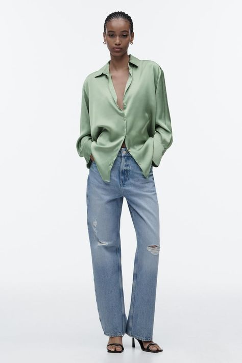 Satin Shirt Outfit Jeans, Satin Shirts For Women Outfit, Zara Shirt Women, Satin Shirts For Women, Satin Shirt Outfit, Green Top Outfit, Oversized Shirt Outfit, Rich Girl Fashion, Satin Shirts