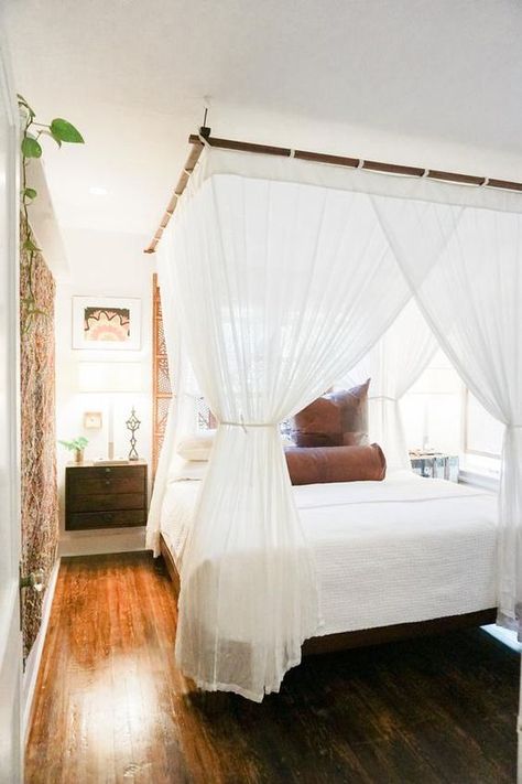 Canopy Bedroom, Deco Studio, Bed Canopy, Romantic Bedroom, Plywood Furniture, Canopy Bed, Mosquito Net, Bedroom Layouts, Elegant Home Decor