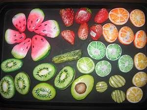 Painted Rocks Fruit, Food Painted Rocks, Rock Food, Diy Painted Rocks, Painted Fruit, Painted Rocks Kids, Young Art, Painted Rocks Diy, Rock Painting Ideas Easy