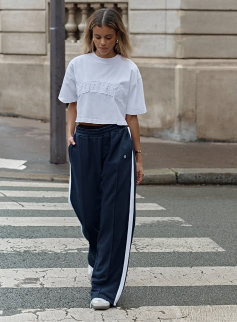 Adidas Track Pants Outfit Woman, Red Adidas Pants Outfit, Red Adidas Pants, Adidas Track Pants Outfit, White T Shirt Outfit, Adidas Pants Outfit, Track Pants Outfit, Basics Wardrobe, Pants Adidas