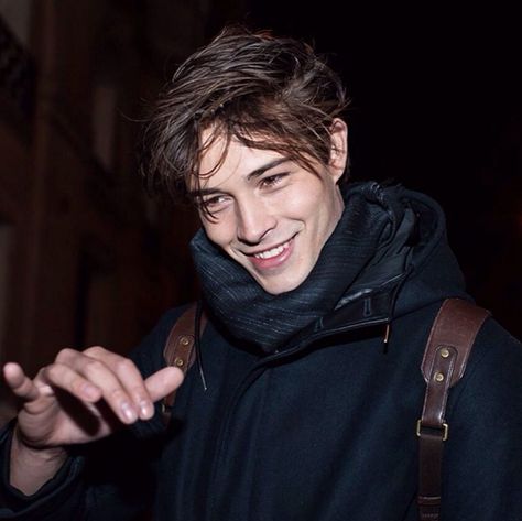 Chico Lachowski, Francisco Lachowski, Male Models, Male Model, Pretty People, Beautiful People, How To Look Better, Hair Cuts, Wattpad