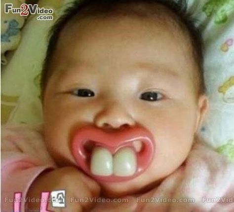 Funny Baby Picture With Big Teeth Funny Baby Pics, Funny Pacifiers, Plastic Surgery Fails, Teeth Humor, Baby Humor, Funny Baby Pictures, Big Teeth, Funny Pictures With Captions, Dental Humor