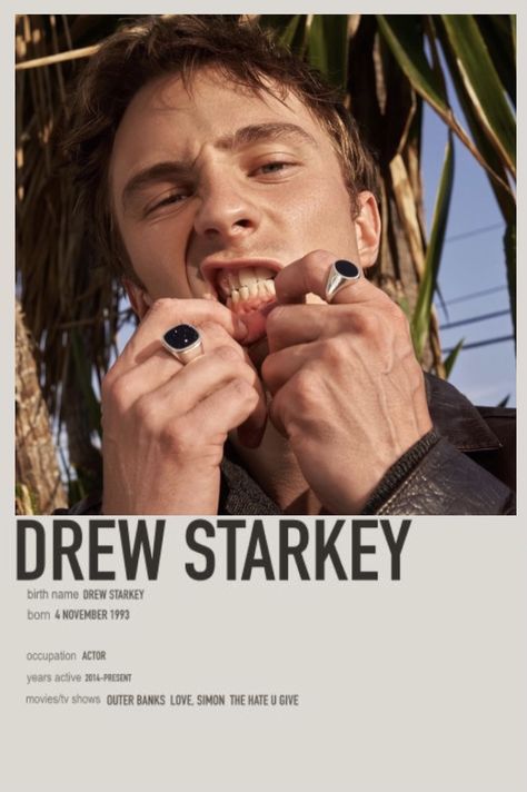 Drew Starkey Poster, Pics For Homescreen, What To Print, Love Simon, Netflix Shows, Drew Starkey, Minimal Poster, Poster Drawing, Me And Him