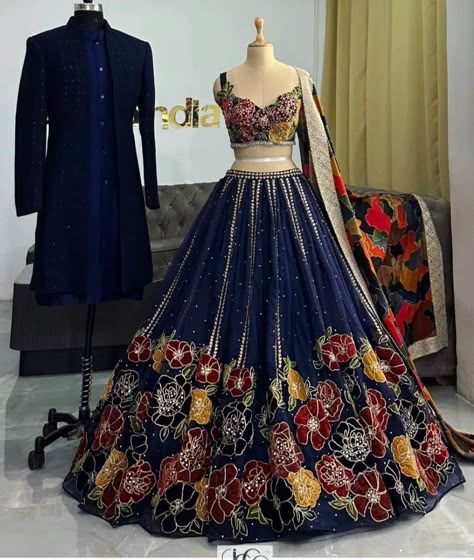 Lacha Dress, Wedding Outfits Couple, Lehenga Designs Latest, Latest Bridal Lehenga Designs, Baju Kahwin, Brocade Lehenga, Nice Couple, Trendy Outfits Indian, Latest Bridal Lehenga