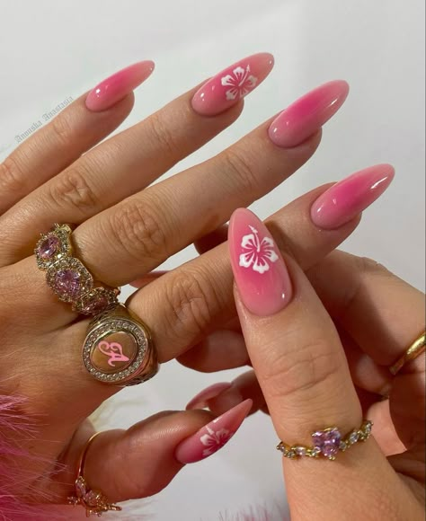 Summer Nail Inspiration 2024, Vacation Nail Designs Tropical, Pink Beachy Nails, Nails Inspo Summer 2024, Trendy Summer Nails 2024, Tropical Almond Nails, Pink Nails 2024, Nail Inspiration Summer 2024 Almond, Salmon Pink Nails