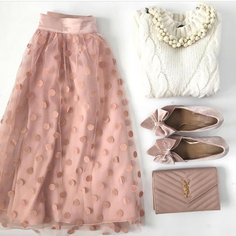 Dear stylist, I would love a cute tulle skirt!!! Gonna In Tulle, Skirt Diy, Stylish Petite, Trendy Skirts, Hijab Outfit, Fashion Mode, Mode Inspiration, Modest Dresses, Outfits Casuales