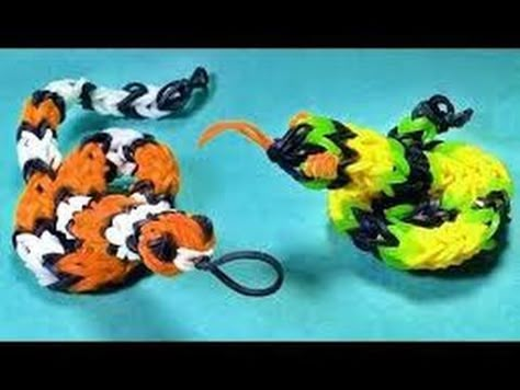 Loom Bandz Anleitung Deutsch Schlange (Loom Bands Deutsch Tiere, Rainbow Loom Deutsch) - YouTube Loom Band Animals, Loom Band Charms, Rainbow Loom Animals, Loom Bands Designs, Loom Animals, Crazy Loom, 3d Snake, Loom Bands Tutorial, Rainbow Loom Bracelets Easy