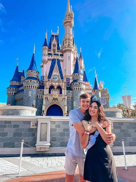 Couple Poses Disneyland, Disney World Photo Ideas Couples, Magic Kingdom Couple Pictures, Couples Disney Pictures, Disney Poses Ideas Couples, Disney World Pictures Ideas Couple, Engagement Photos Disney, Disney World Family Pictures, Disney Couple Poses