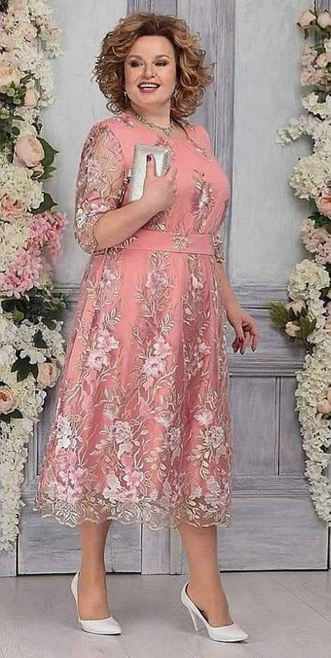 Lace Dress Classy, Mother Of The Bride Dresses Long, Lace Dress Design, Mode Turban, Lace Dress Styles, Women Dresses Classy, Classy Dress Outfits, Mothers Dresses, Elegant Dresses For Women