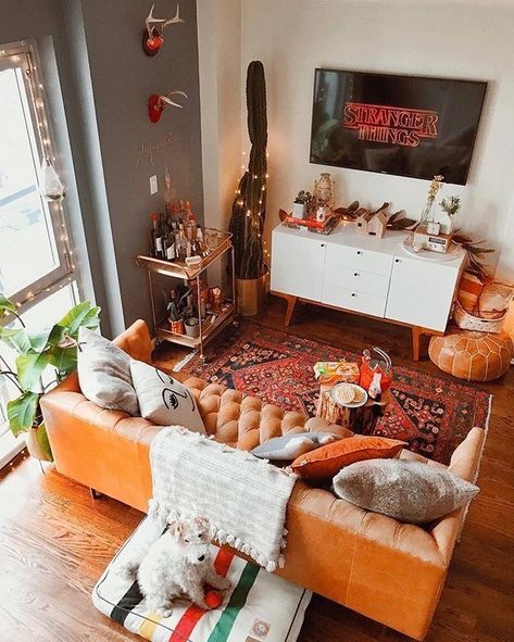 Remodel Trailer, Warm Apartment, Apartment Ideas Living Room, 70s Living Room, Living Room Cozy, Fall Room Decor, Hiasan Bilik Tidur, Interior Contemporary, Dining Wall