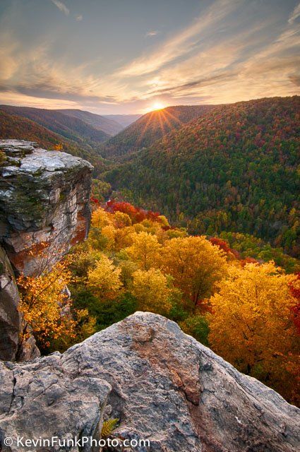 Amazing Sunrise !!  Lindy Point Sunset - Blackwater Falls State Park - West Virginia Blackwater Falls State Park, Blackwater Falls, Foto Tips, Bob Ross, Alam Yang Indah, Lombok, Pretty Places, Fall Foliage, Blue Ridge