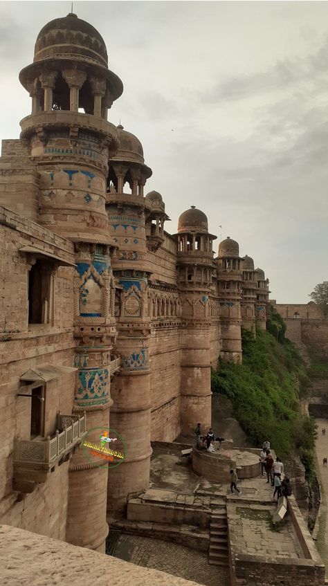 Gwalior Fort, Gwalior, Madhya Pradesh, India 🙏🇮🇳 Madhya Pradesh Aesthetic, Gwalior Fort, Punjabi Culture, Building Aesthetic, Manifesting Vision Board, Baby Boy Pictures, Historical Places, Boy Pictures, Dream Travel Destinations