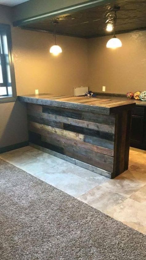 Palet Bar, Basement Bar Designs, Pallet Bar, Man Cave Home Bar, Small Basements, Basement Bedrooms, Diy Bar, Basement Bar, Basement Decor