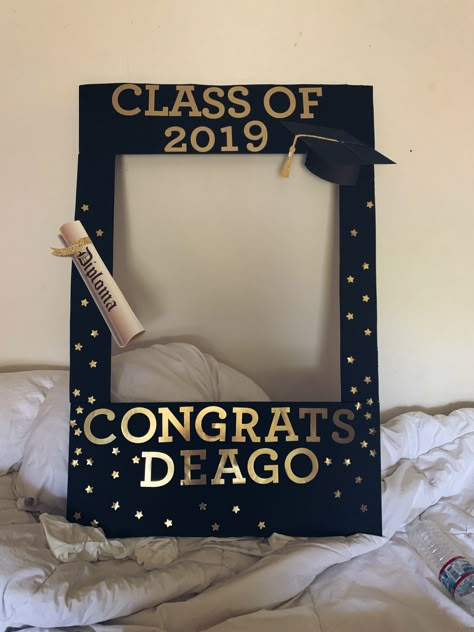 Graduation Photo Frame Ideas, Farewell Photobooth Ideas, School Farewell Ideas, Year 6 Graduation, Farewell Ideas, Graduation Party Pictures, Graduation Photo Frame, Graduation Party Backdrops, Graduation Photo Booth