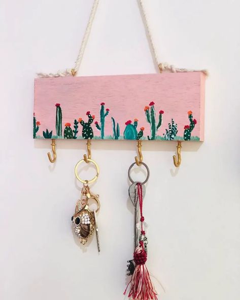 Keyholder Entryway, Key Holder Ideas, Diy Key Holder, Key Holder Entryway, Entryway Diy, Key Holder Diy, Paint Keys, Diy Hanging Planter, Shelves Ideas