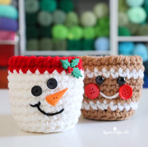 Crochet Snowman Mug Cozy, Repeatcrafterme Free Pattern, Christmas Mug Cozy Crochet, Quick Crochet Toys, January Crochet, Cup Cozy Crochet, Bernat Super Value Yarn, Christmas Amigurumi, Crochet Mug Cozy