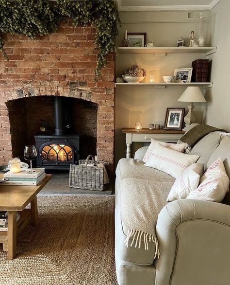 Log Burner Living Room, Grandparents House, Sore Neck, Decor Salon, Sitting Rooms, Cosy Living, Lounge Ideas, Luxury Cottage, Cottage Living Rooms