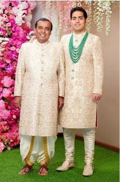 Mens Summer Wedding Outfits, Father Of The Bride Attire, Akash Ambani, Father Of The Bride Outfit, Indian Groom Dress, Sherwani For Men Wedding, Nita Ambani, Wedding Kurta For Men, Groom Dress Men