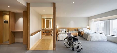 Universal Design (Accessible) Room | Keio Plaza Hotel Tokyo Elderly Living Room, Universal Interior Design, Universal Design Interior, Accessible Interior Design, Elderly Home Design, Nursing Home Design, Senior Living Interior Design, Senior Living Design, Senior Living Facilities