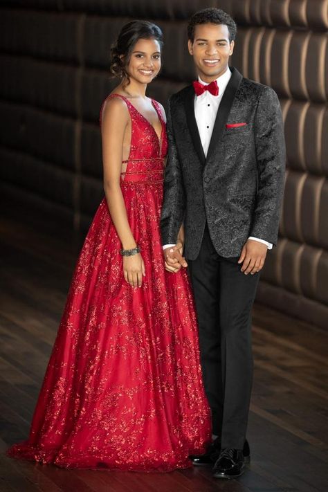 Prom Tuxedo Ideas, Tuxedo Ideas, Tux Prom, Prom Tux, Prom Tuxedo, Bridal Party Attire, Slim Fit Tuxedo, Prom Photos, Prom Looks