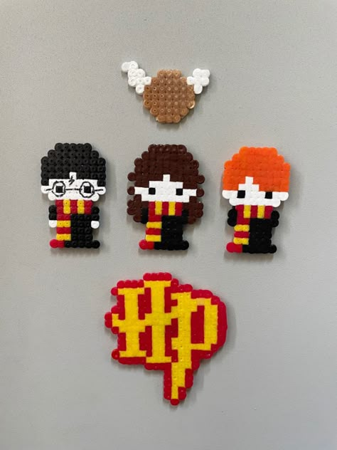 Iron Beads Ideas Disney, Pyssla Ideas Easy, Pearler Beads Designs Ideas, Hama Beads Aesthetic, Harry Potter Perler Beads, Pyssla Ideas, Hama Beads Disney, Melty Bead Designs, Melt Beads Patterns