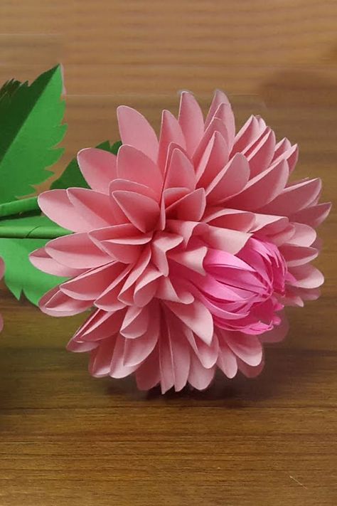 Flowers Paper Craft, 3d Paper Flowers, Paper Flowers Diy Easy, Paper Dahlia, Make Paper Flowers, Easy Paper Flowers, Paper Craft Tutorials, Paper Flower Crafts, Flowers Paper