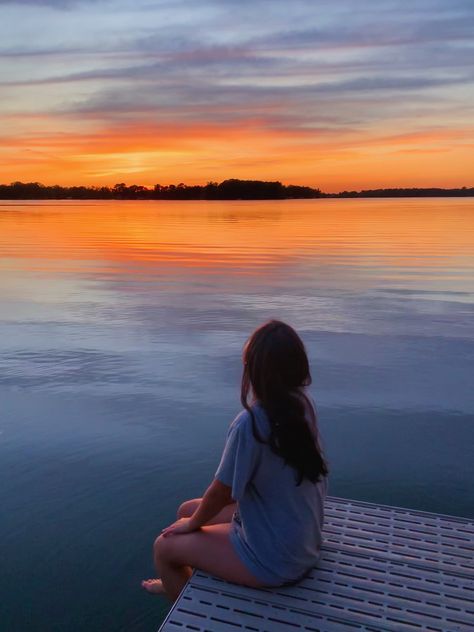 instagram vsco picture ideas lake dock sunset Summer Instagram Pictures, Lake Photoshoot, Vsco Pictures, Summer Picture Poses, Lake Trip, Lake Photos, Cute Instagram Pictures, Summer Lake, Summer Photoshoot