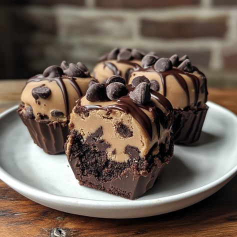 Chocolate Chip Cookie Dough Brownie Bombs 🍪🍫 Ingredients: For the Cookie Dough: 1/2 cup unsalted butter, softened 1/2 cup brown sugar 1/4 cup granulated sugar 2 tbsp milk 1 tsp vanilla extract 1 cup all-purpose flour (heat-treated) 1/2 cup mini chocolate chips For the Brownies: 1 box brownie mix 1/4 cup water 1/2 cup vegetable oil 2 large eggs For the Coating: 2 cups semi-sweet chocolate chips 1 tbsp vegetable oil Instructions: Make the Cookie Dough: In a bowl, beat butter, brown sugar, and g... Cookie Dough Ball, Chocolate Chip Cookie Dough Brownies, Cookie Dough Cupcakes, Mini Sweets, Frozen Cookie Dough, Chocolate Cookie Dough, Chocolate Egg, Sweet Snacks Recipes, Delicious Snacks Recipes