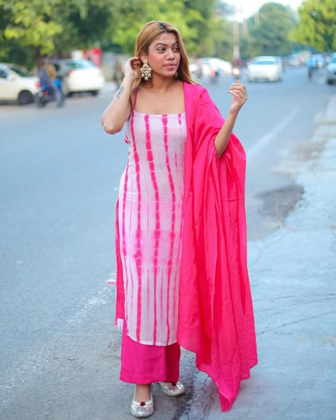 Plazo Suits Latest Party Wear, Indian Celebrity Outfits, Lehariya Kurti Designs, Casual Indian Outfits, Simple Frock, Simple Kurta, Simple Frock Design, Trendy Outfits Indian, Simple Kurti