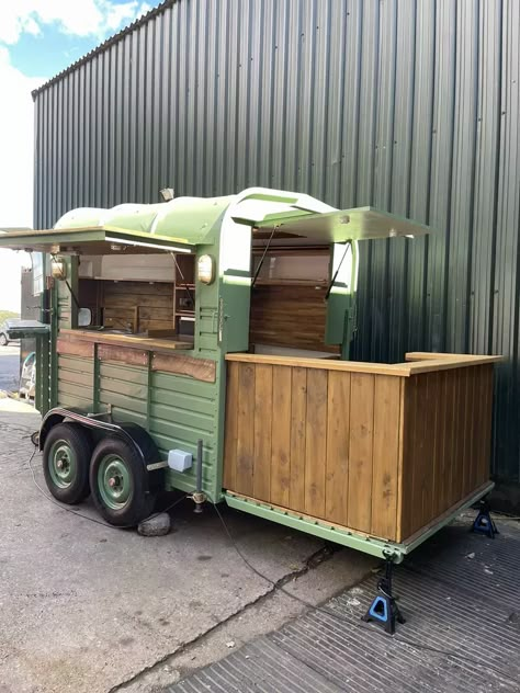 Horse box conversion Catering Trailer / Street Food Van / Mobile Kitchen Bar  | eBay Mobile Bar Ideas, Horse Box Conversion, Mobile Bar Cart, Horse Trailer Bar, Boutique Patisserie, Mobile Cocktail Bar, Bar Trailer, Trailer Bar, Catering Trailer