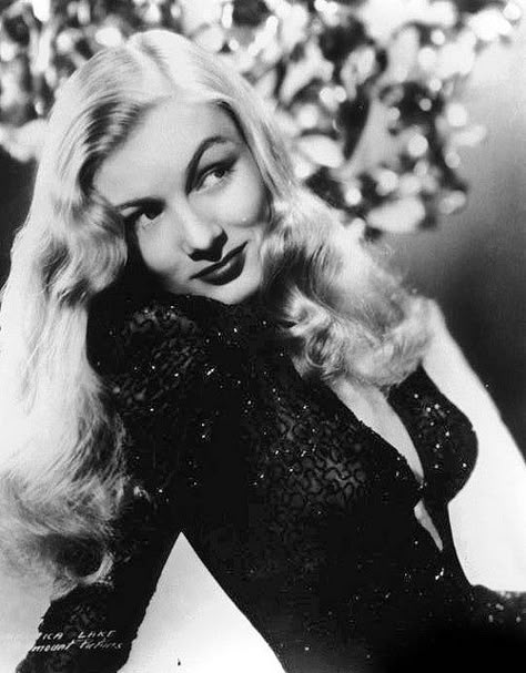 Veronica Lake Veronica Lake Hair, Lake Hair, Veronica Lake, Pin Up Girl Vintage, Classic Actresses, Long Blonde, Long Blonde Hair, Golden Age Of Hollywood, Vintage Hollywood